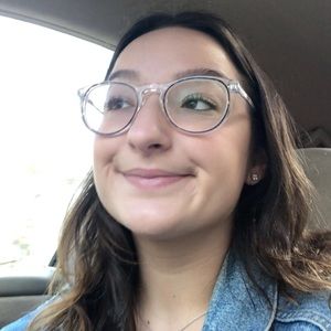 Meet your Posher, Adriana